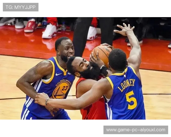 对手防守不讲理，球星怒吼裁判